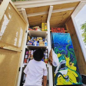 Read more about the article The Solidarity Fridge: Feeding the Community